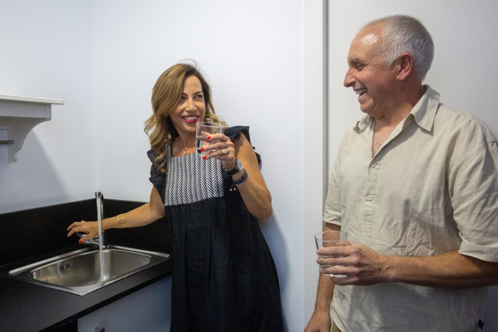 Natalia Chueca inaugura la nueva red de agua potable en Torrecilla de Valmadrid
