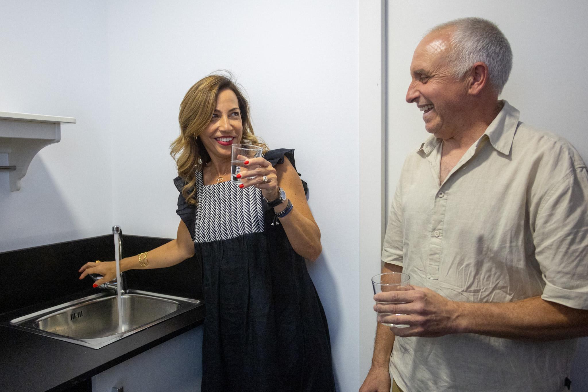 Natalia Chueca inaugura la nueva red de agua potable en Torrecilla de Valmadrid