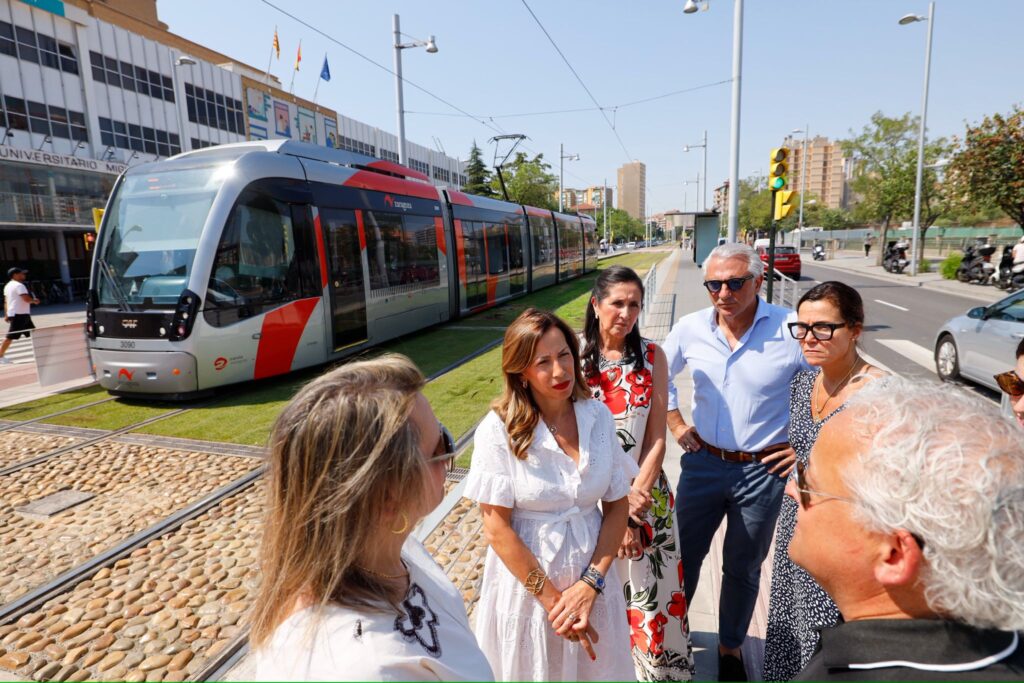 Natalia Chueca presenta la nueva parada del tranvía de La Romareda.